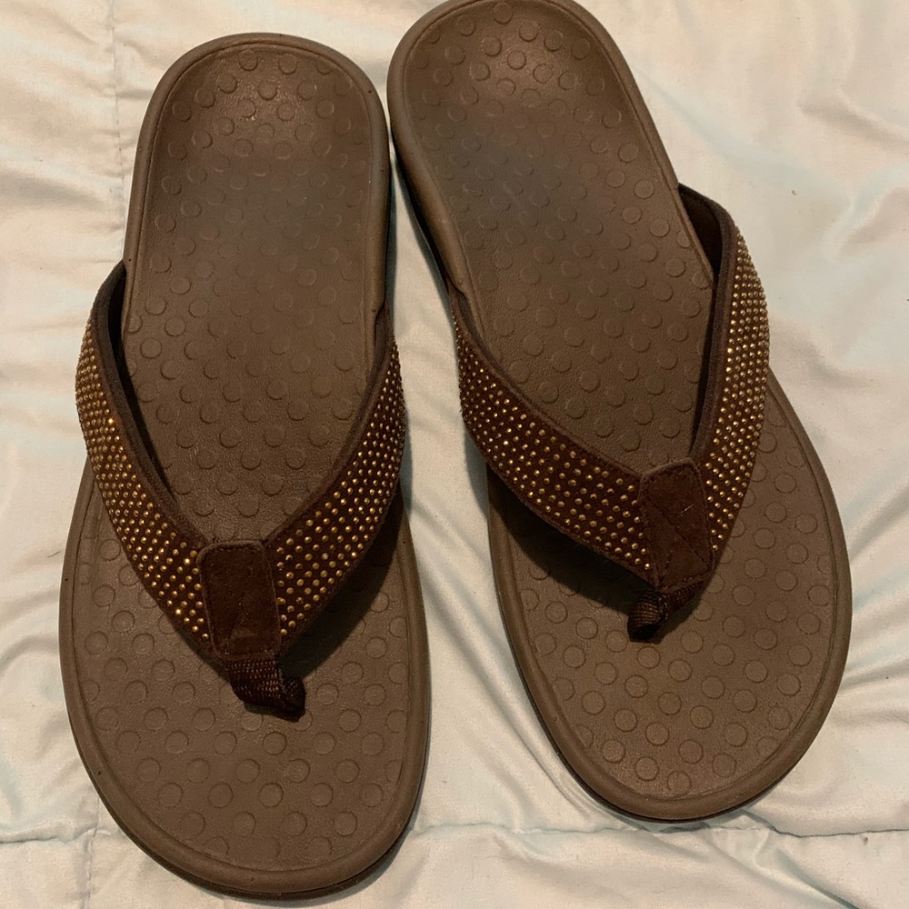 VIONIC...Rhinestone flip flops size7